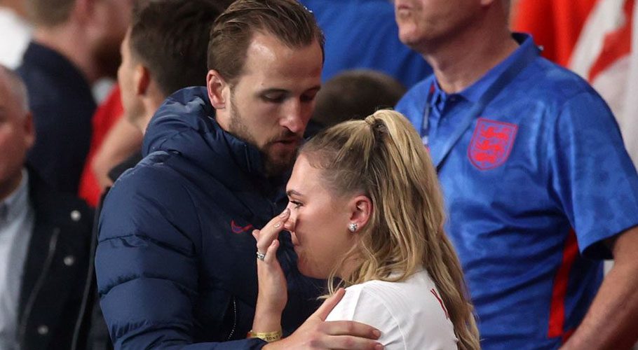 England's Harry Kane and wife Katie Goodland look dejected after the match. Source: Reuters