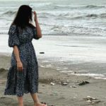 Actress Minal Khan, who recently took a beach walk in Karachi’s Seaview seems unhappy with the current situation of the beach.