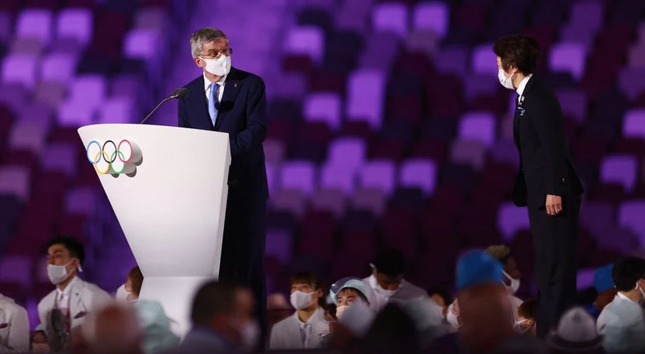 IOC President Thomas Bach looks toward Tokyo 2020 President Seiko Hashimoto while making a speech during the opening ceremony, Source: Reuters 