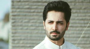 The sentence might have outraged Danish Taimoor as he decided to stop the play and schooled the girl for such remarks.