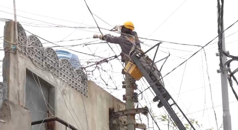 K-Electric is continuing efforts against illegal encroachments across Karachi. Source: PR