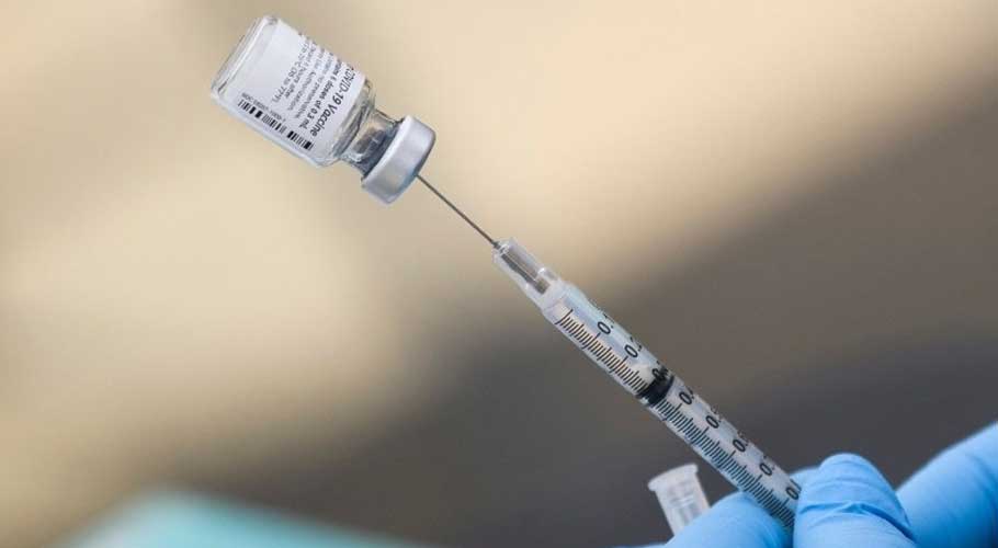 Citizens can get shots after showing their visa. (Source: AFP)