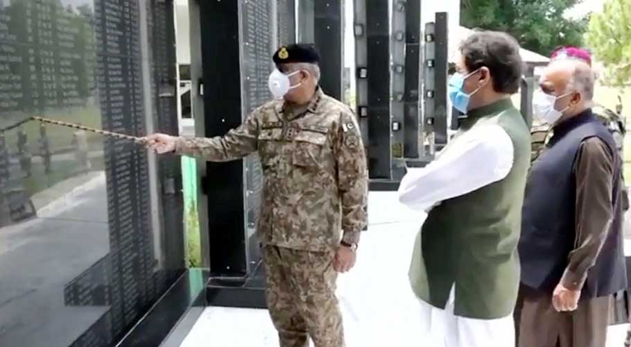 Premier Imran visits Peshawar Corps Headquarters along with army chief