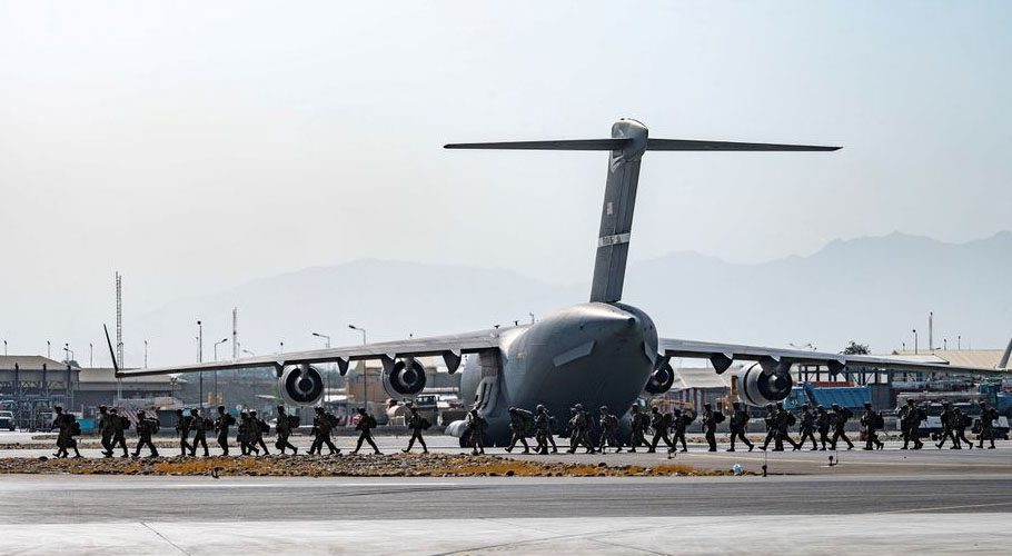 US soldiers, assigned to the 82nd Airborne Division, arrive to provide security in support of Operation Allies Refuge in Kabul. Source: Reuters