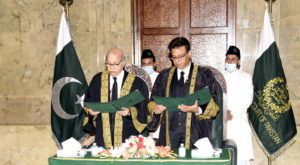 Registrar Supreme Court of Pakistan conducted the proceedings of the oath-taking ceremony. (PHOTO: ONLINE)