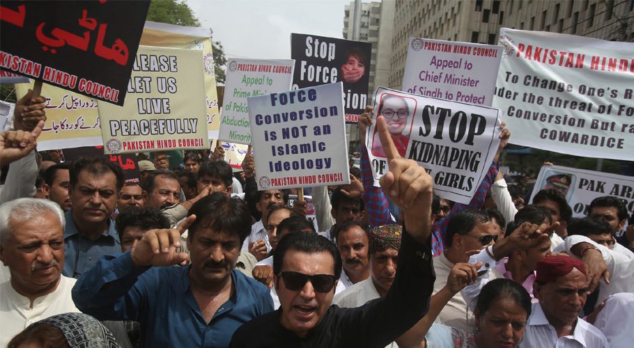Demonstrations took place in Pakistan and abroad against several cases of forced conversions. (Photo: New York Times)