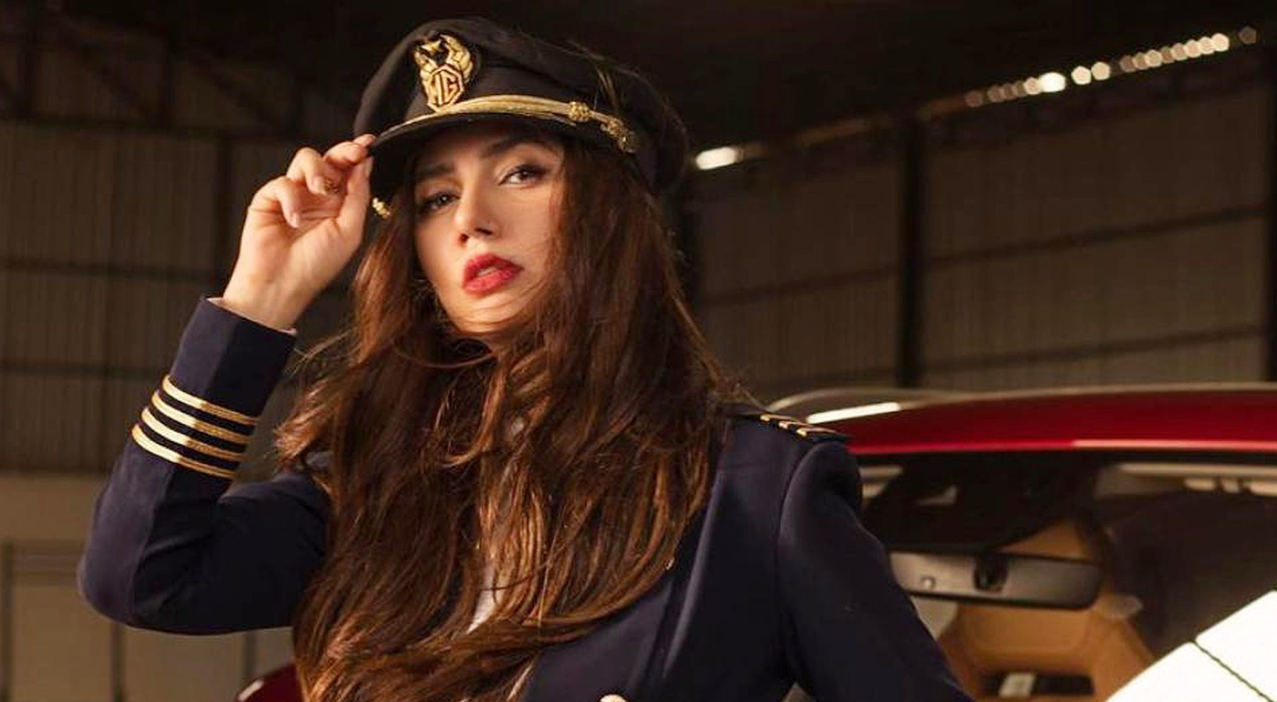 Mahira Khan looks nothing short of a vision dressed as pilot with a sassy look (Instagram)