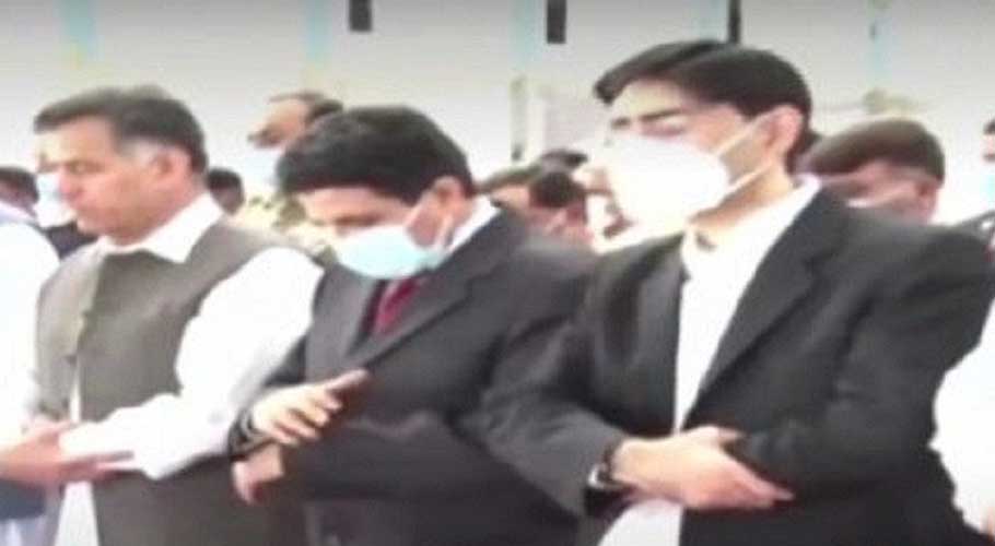President Alvi, DG ISI attend prayers held at Faisal Mosque. (Source: Express)
