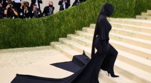 Kim Kardashian’s look from the MET Gala has gone crazy viral (TWITTER)