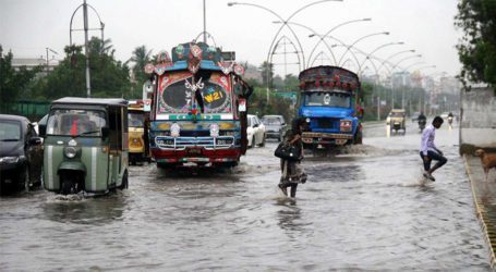 Heavy rain turns streets into ponds in Karachi
