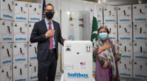 US Consul General Mark Stroh handed the vacines to and Sindh Minister of Health and Population Welfare Dr Azra Pechuho. Source: US Consulate/Twitter.