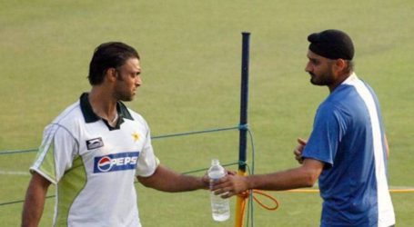 Shoaib Akhtar mocks Harbhajan Singh after Pakistan’s massive win over India