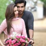 Feroze and Sana are bringing their acting prowess with Ay Musht-e-Khaak (Online)