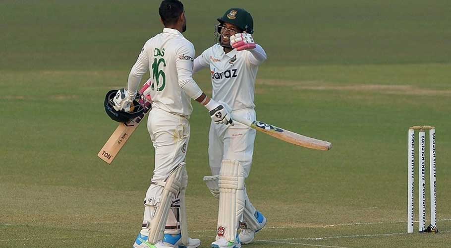 Liton is undefeated at 113 while Mushfiqur Rahim is steady at 82.