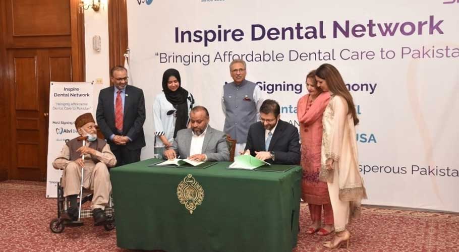 Netizens say Alvi's attendance a 'conflict of interest' to his presidency. (Source: Twitter)