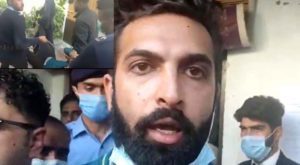 30-year-old irked by way policemen take him inside Islamabad courtroom (Online)