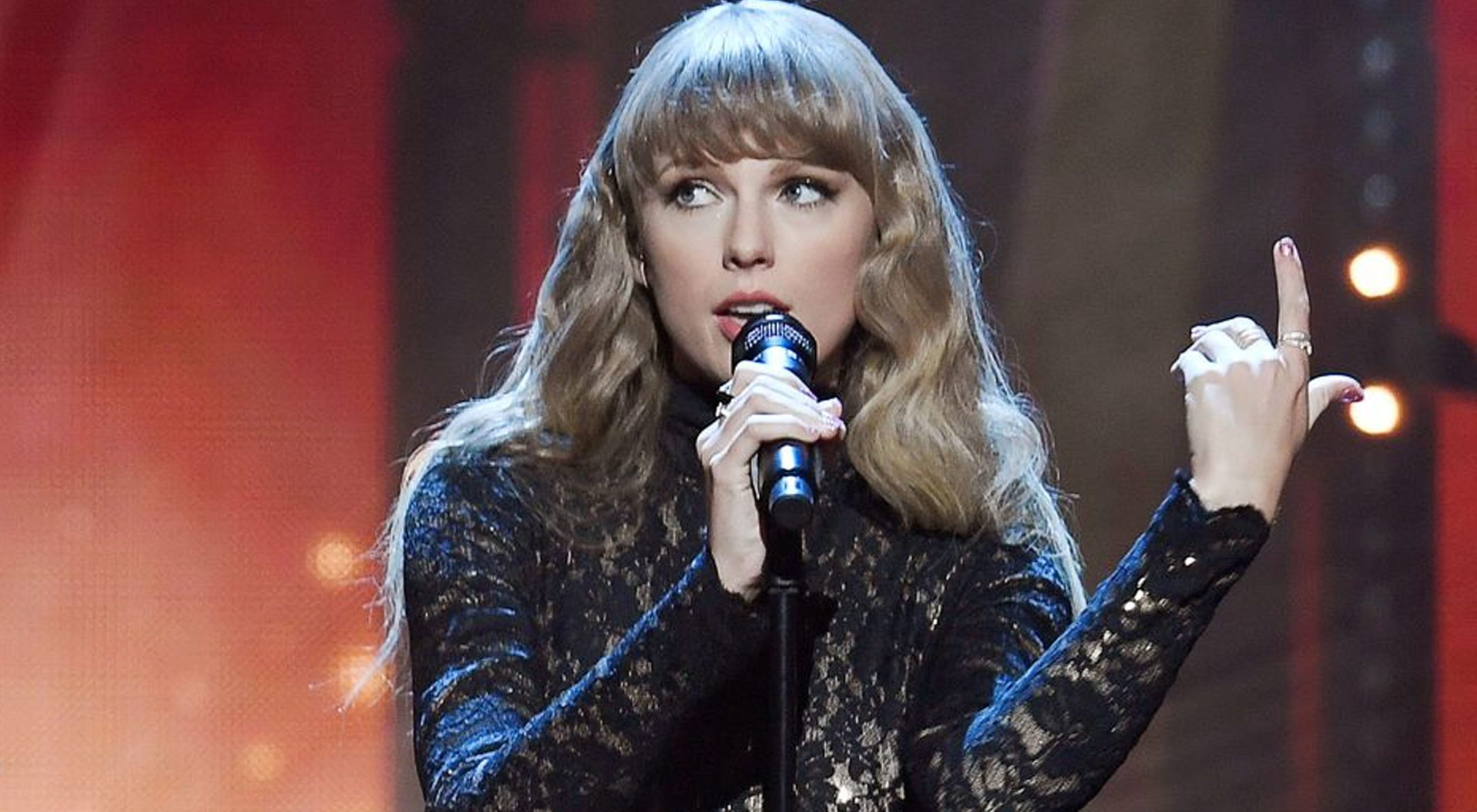 Taylor Swift performs during the Rock and Roll Hall of Fame induction ceremony. Source: Reuters.