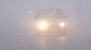 Due to fog, the motorway from Peshawar to Rashkai and from Lahore to Sheikhupura was closed. (Photo: 10 MB News)