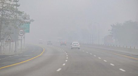 Motorways closed at various places as heavy fog reigns across country