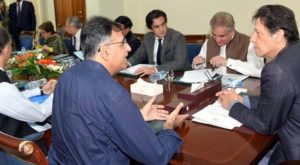 During the meeting with the federal ministers, the Prime Minister sought names for the provincial and central organization of PTI. (Photo: Business Recorder)