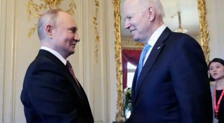 Biden and Putin trade warnings over Ukraine in second call this month