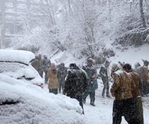 Agencies on high alert as snowfall continues in Murree, surrounding areas