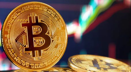 Bitcoin dives to lowest in a month