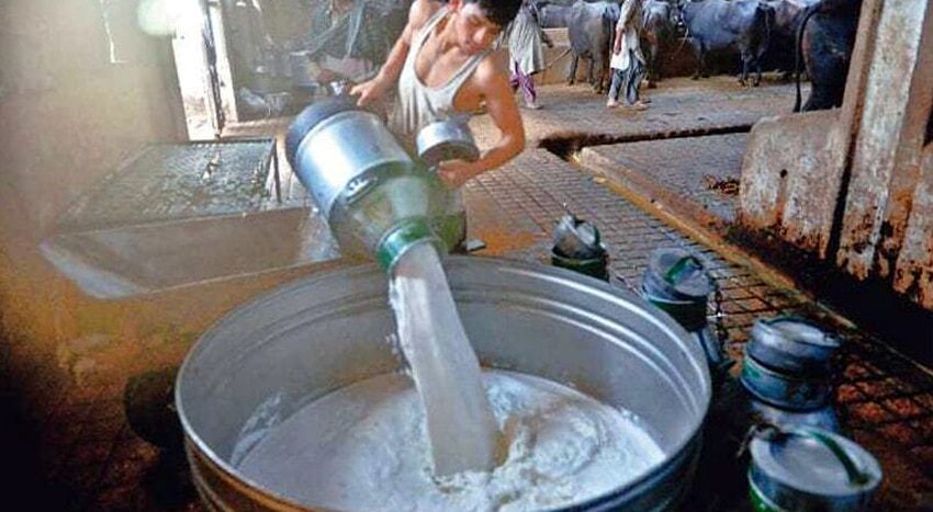 Analysts say the price of milk could be between Rs 180 and Rs 200 per liter. (Photo: Dawn)