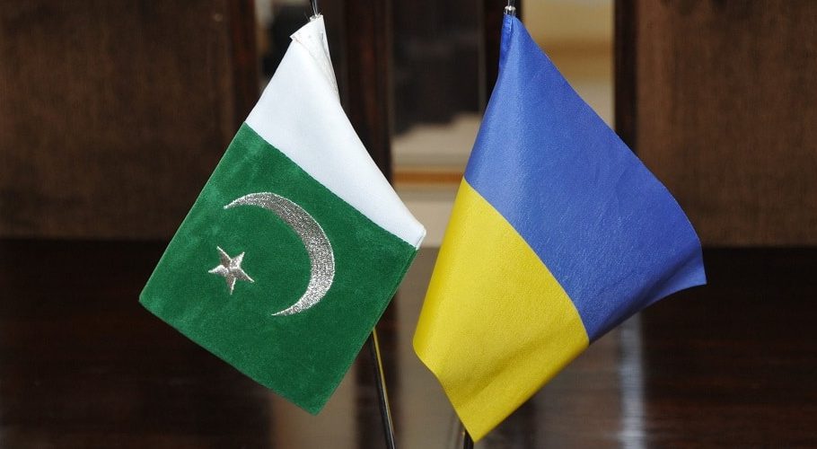 There are 1,500 Pakistani including 500 students in Ukraine. Source: ProPakistani.
