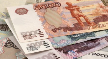 Russian rouble strengthens as tax payments beckon, oil prices rise