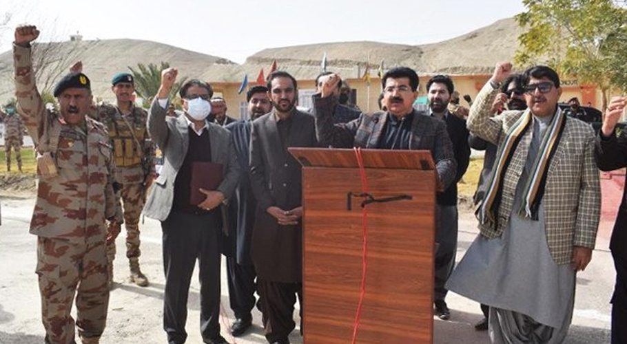 Chairman Senate Sadiq Sanjarani and Chief Minister Balochistan Mir Abdul Quddos Bizenjo visited the Frontier Corps (FC) Headquarters. Source: Twitter.