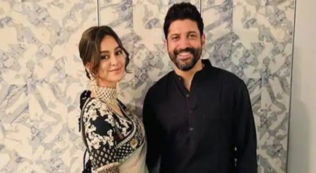 Newly married Shibani Dandekar removes ‘Mrs Farhan Akhtar’ as Instagram name