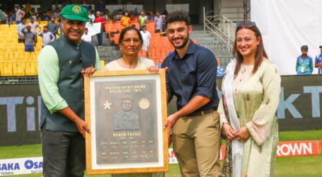 Waqar Younis formally inducted into PCB Hall of Fame