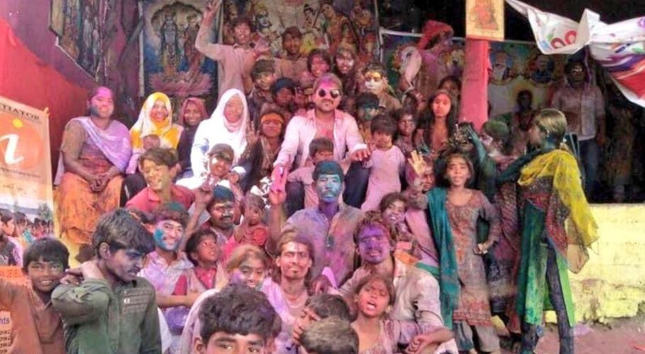 Hindu community celebrating Holi at Azam Basti Karachi. Source: Twitter.
