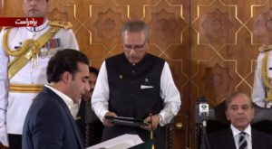 President Arif Alvi administers the oath to the PPP leader.