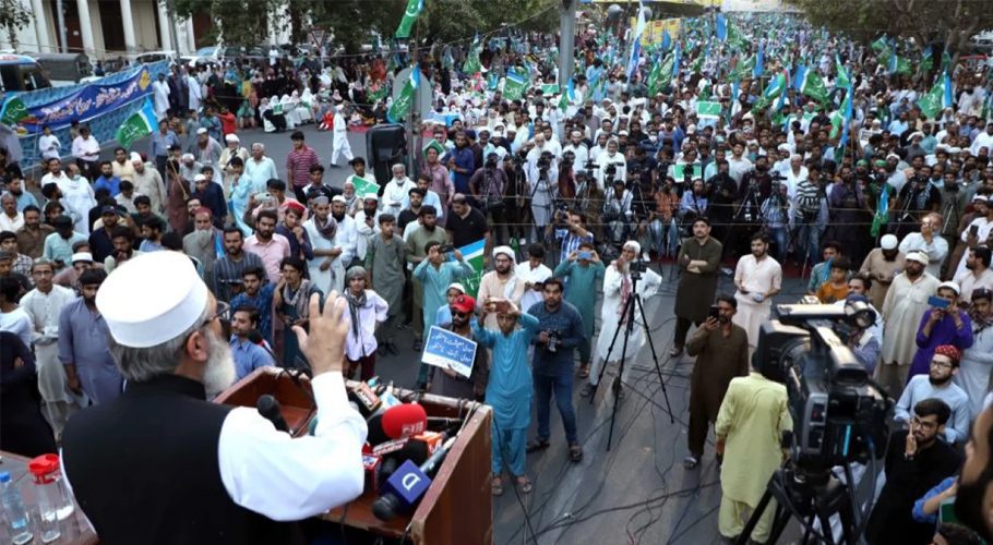 Senator Siraj-ul-Haq said that the people are worried but the business of the rulers is increasing. (Photo: GNN)