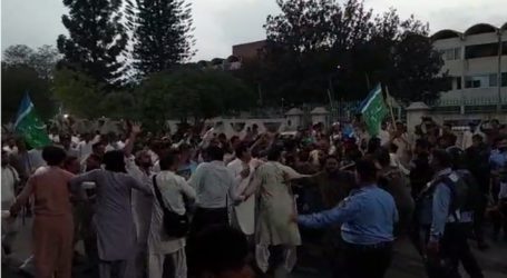 JI activists defy police, protest outside Indian embassy