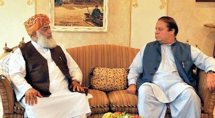 Maulana Fazlur Rehman and Nawaz Sharif decided that they will not accept the court decision to remove Hamza Shahbaz. (Photo: Sama TV)