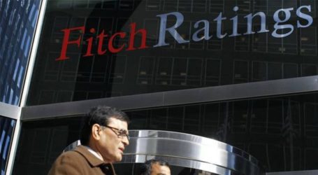 Fitch lowers Pakistan’s economy outlook from stable to negative