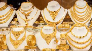 Gold price declines by Rs 1,700 per tola in Pakistan