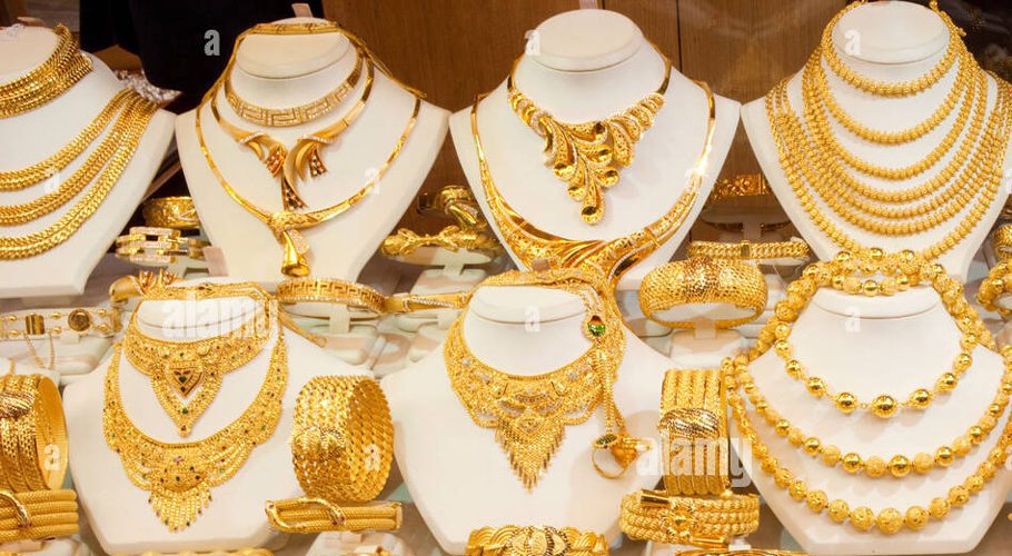 Gold prices decline by Rs3750 per tola in Pakistan