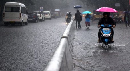 One killed as Karachi receives heavy to moderate rains