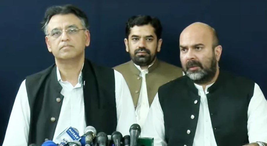 Asad Umar and KP Finance Minister Taimur Khan Jhagra addressing a press conference at the KP House in Islamabad, on August 29, 2022. —(Image: screengrab)