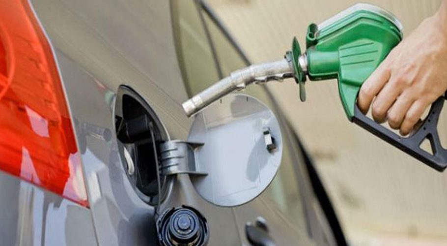Govt keeps petrol price unchanged despite OGRA's recommendation for cut