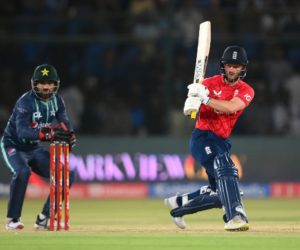 England set 200 run target for Pakistan in 2nd T20