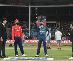 England win toss and chose to bowl first against Pakistan in 4th T20