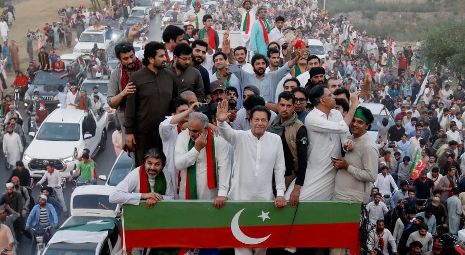 Imran Khan suspends Lahore rally after imposition of Section 144