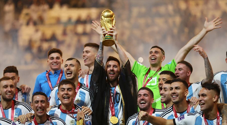 FIFA World Cup Qatar 2022 - Final - Argentina v France - Lusail Stadium, Lusail, Qatar - December 18, 2022 Argentina's Lionel Messi lifts the World Cup trophy alongside teammates as they celebrate winning the World Cup REUTERS/Carl Recine TPX IMAGES OF THE DAY