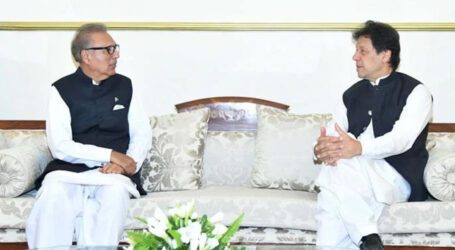 President discusses political situation with Imran Khan in Lahore