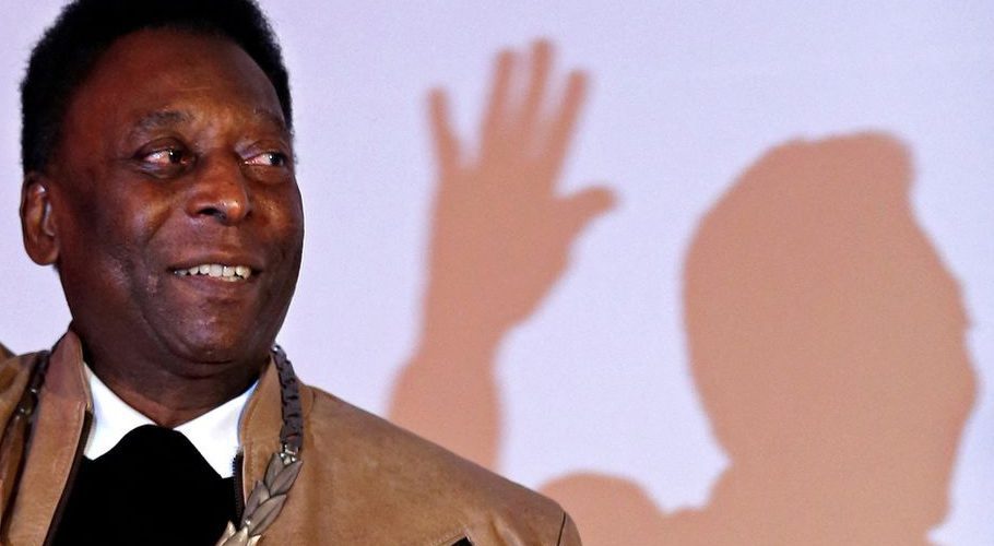 Brazilian soccer legend Pele poses for picture after receiving an Olympic necklace from President of the International Olympic Committee (IOC) Thomas Bach at the Pele Museum in Santos, Brazil June 16, 2016. REUTERS/Paulo Whitaker